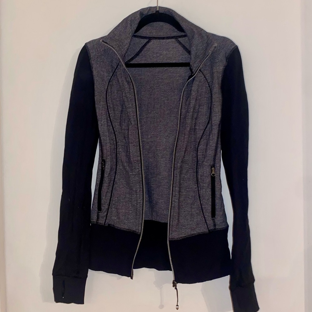 Women’s Lululemon, define jacket, black/grey. great condition. Size 6.